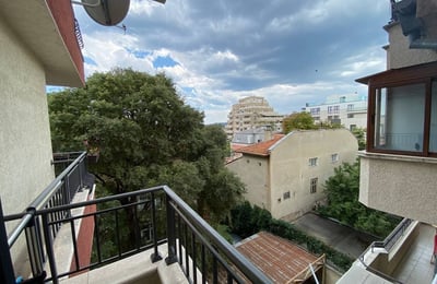 Vermietung einer geräumigen 3-Zimmer-Wohnung, Zentrum von Varna, Bulgarien